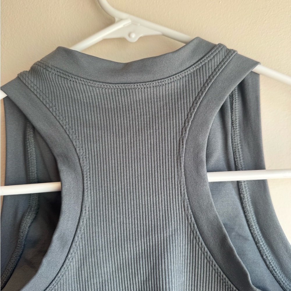 Pro Fit Gray Ribbed Tank Top Medium - Picture 5 of 5